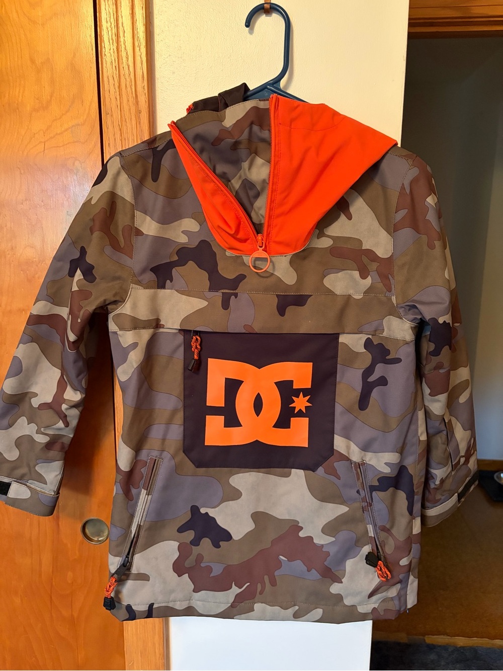 NWOT DC Green Camo Pullover with Orange Hood and Logo